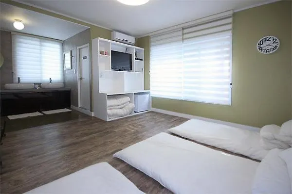 Crib 49 - Foreigner Only Seul